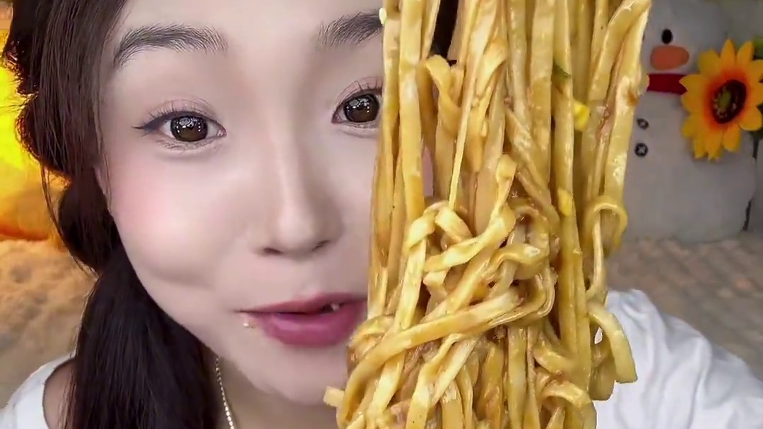 自己煮更香啊姐妹们！有葱油的和香辣的！碗里是两包哈！#治愈系美食 #大人小孩都爱吃 #沙县拌面