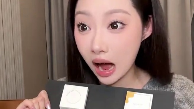 什么？！美诺拍一发七直接送？！速来我直播间！！#美诺 #粉饼 #好物推荐