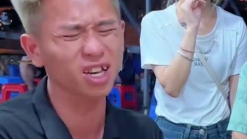 千万博主林少挑战10碗爆辣螺蛳粉~阿姨血亏3000块~#螺蛳粉 #嗦粉 #实体店教