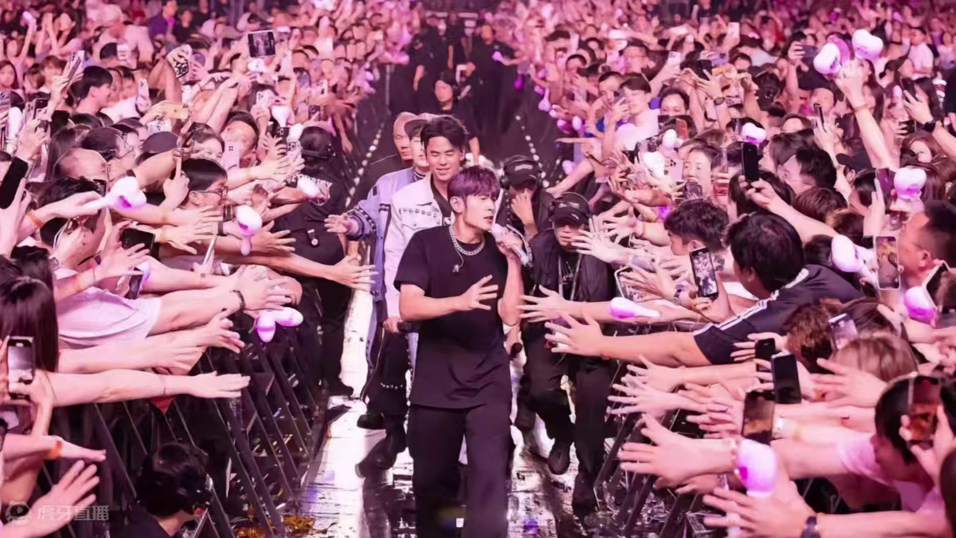 舞台透明led显示屏周杰伦新加坡演唱会大屏【联诚发】