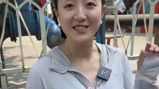 一家年龄比我还大的抄手！ 连皮皮儿都是自己擀的～现包现煮，清汤一两只要6！#苍蝇馆子 #重庆美食 #