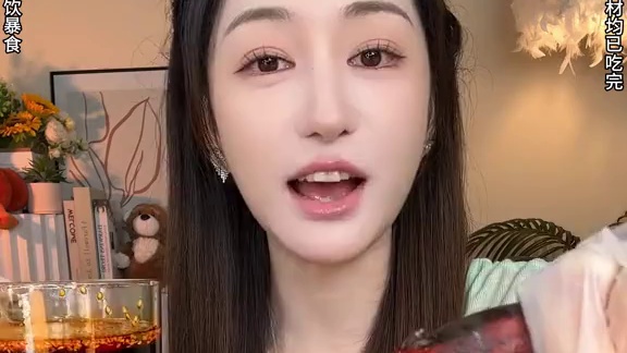 想要生活过得好，红油海鲜串串不能少，好吃到可以出摊的那种哦～ #妈呀太香了 #海鲜美食 #美食 #一