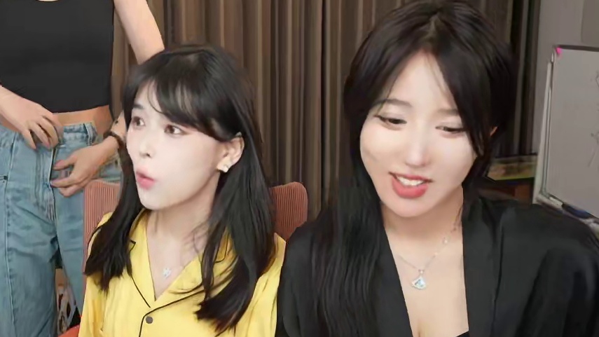 三姐妹睡衣局、给豚子姐逼的要当场脱掉牛仔裤！