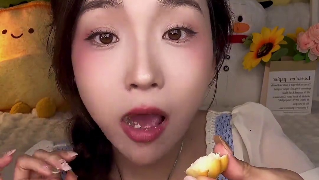 今天用我的家乡话开启片头！好久没说 都有点忘记调调了 原味烤馍，没什么特别的调味，就是馍馍的原香，有