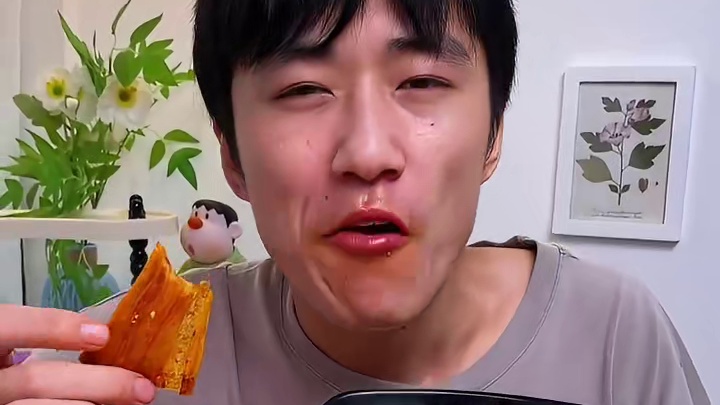 不得不说湖南这个爆辣豆卷真的太好吃了，咸咸辣辣脆脆的根本停不下来#零食推荐 #好吃到停不下来 #无辣