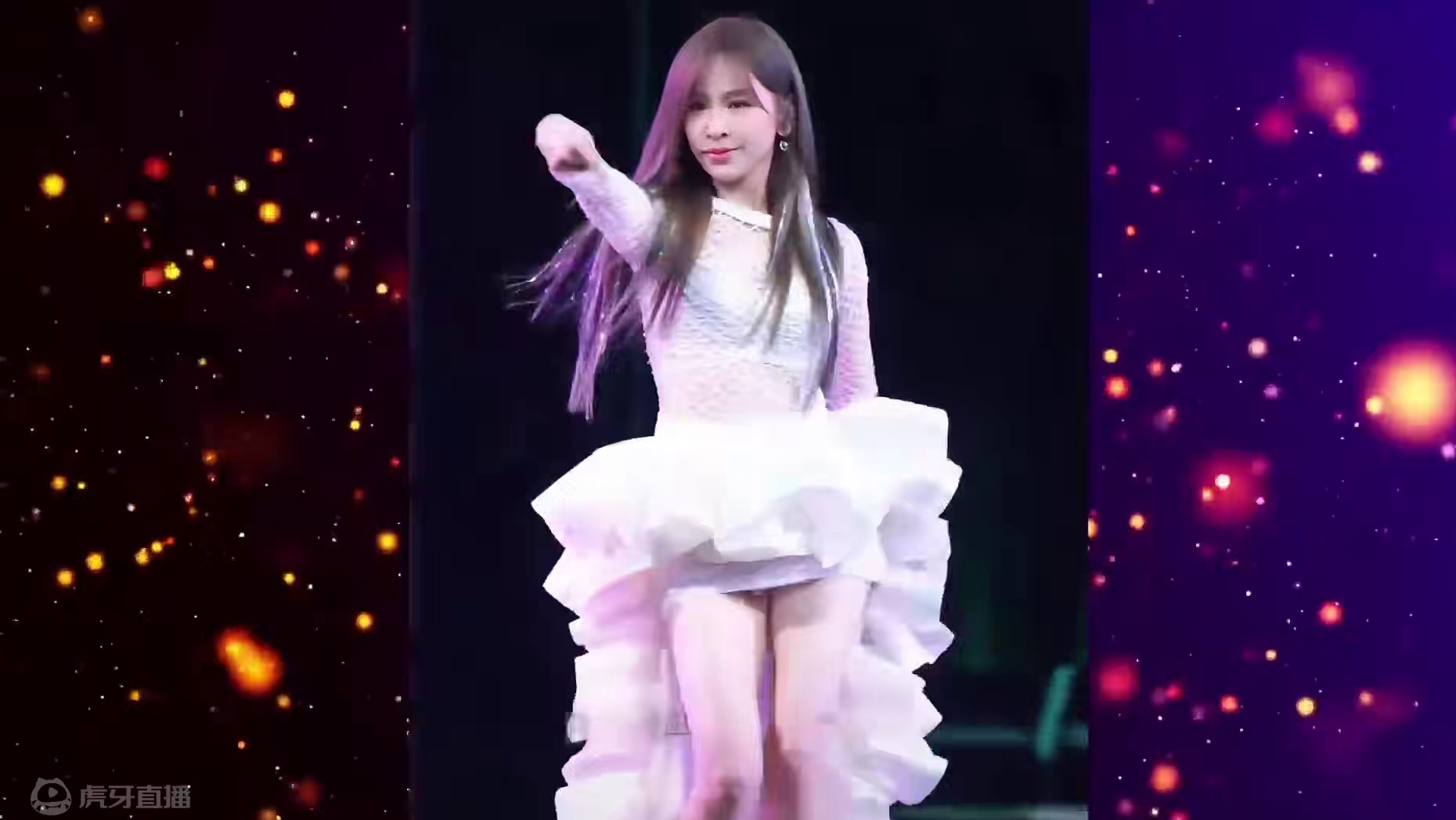 王心凌演唱会太宠粉，超时3分钟被罚10万！主办方回应：值得 王心凌演唱会太宠粉，超时3分钟被罚10万