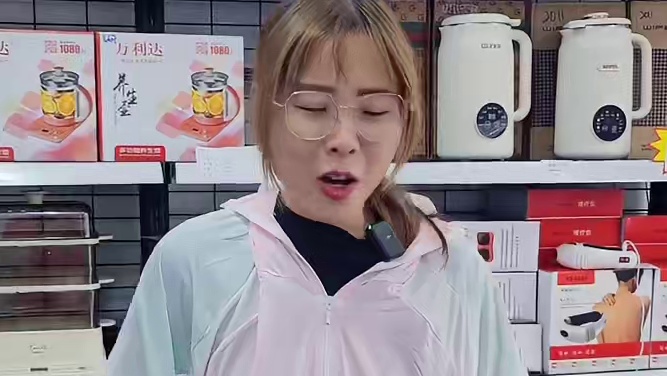 出个门怎么能没有备防晒衣呢？！！
防晒衣的品质超好!!!布料冰凉有弹力S-XXxl都适合!而且还可以