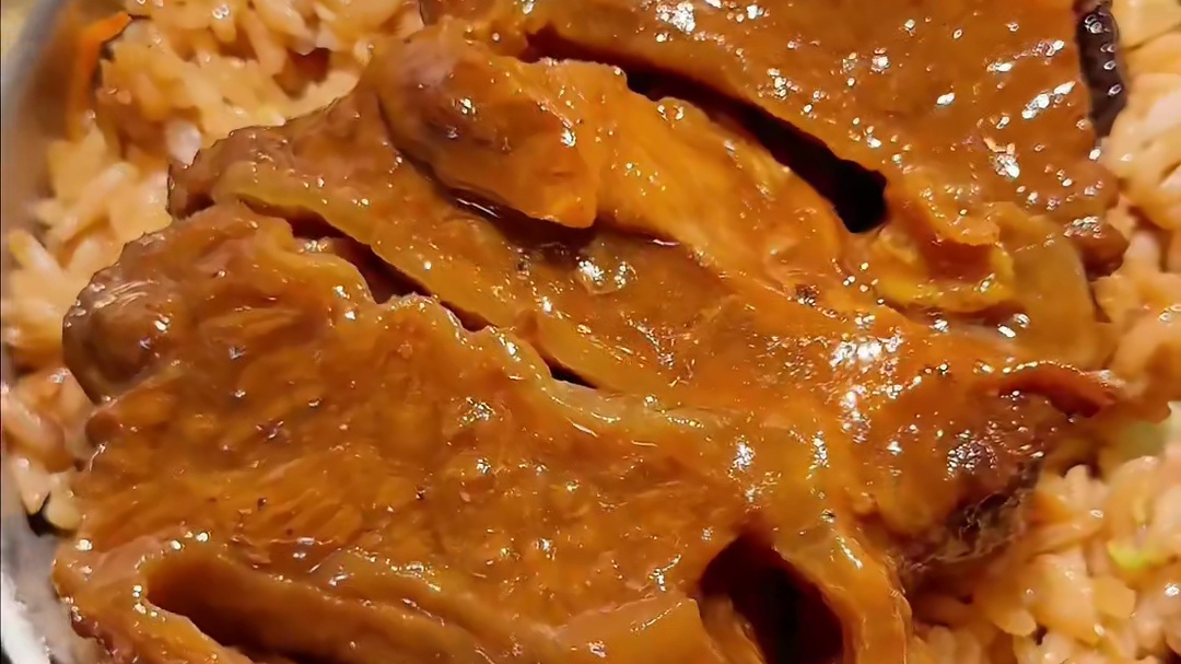 在上海街头发现了泉州牛排！#泉州牛肉 #泉州美食 #城市里的烟火气 #上海 #广告