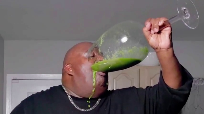 男人发起连续喝3个月蔬菜汁的挑战，没想到却从中发现了巨大商机！#果蔬汁  #芹菜  #涨知识