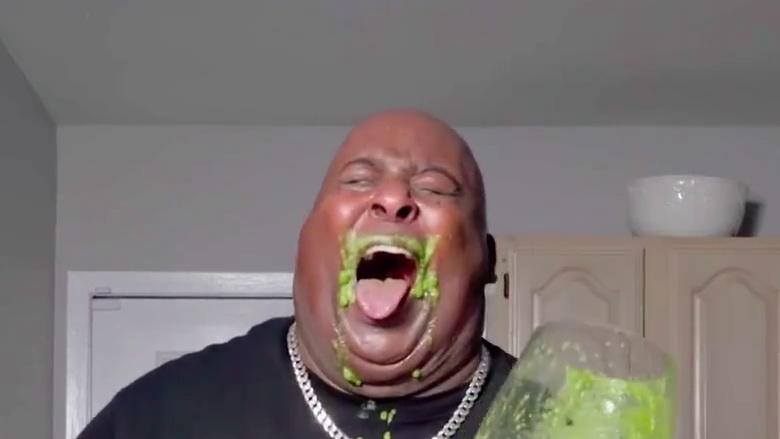 男人发起连续喝3个月蔬菜汁的挑战，没想到却从中发现了巨大商机！#果蔬汁  #芹菜  #涨知识