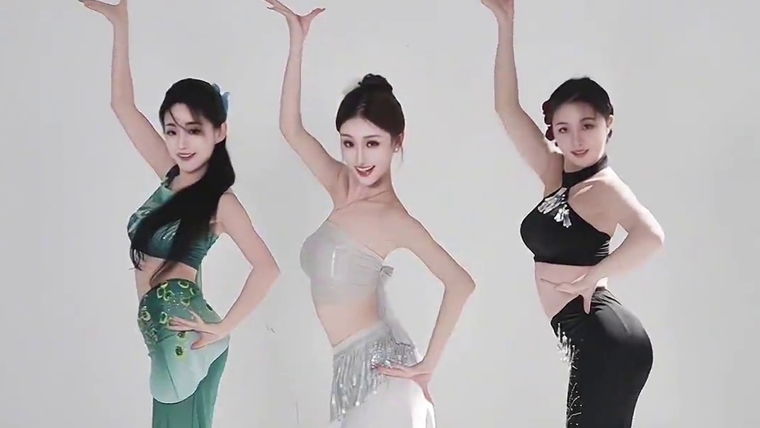 我猜你们又选择困难症了#说什么王权富贵 #傣族舞 #这一刻我的民族血脉觉醒了