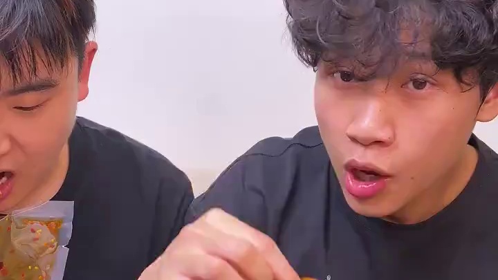 爱吃辣的宝子一定要试试这个湖南的香辣鸭肠，真的又香又辣巨好吃！#好吃到停不下来 #追剧小零食 #妈呀