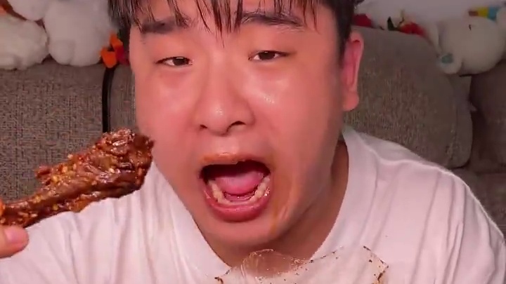 哇！这个湖南的爆辣鸭小腿也太好吃了，一口下去满满都是肉，嚼劲十足，爆辣过瘾！#好吃到停不下来 #妈呀