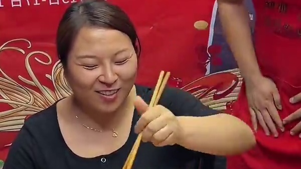 河南美女想念阿姨的螺蛳粉~又来挑战了~！ #螺蛳粉