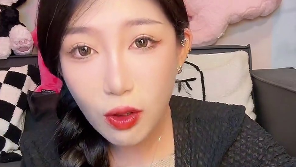 高配版哦 有9包料 自带豆皮木耳海带的！骨汤浓汤型！有辣椒油但是不辣哈 就是骨汤的那种香！好吃呢 #