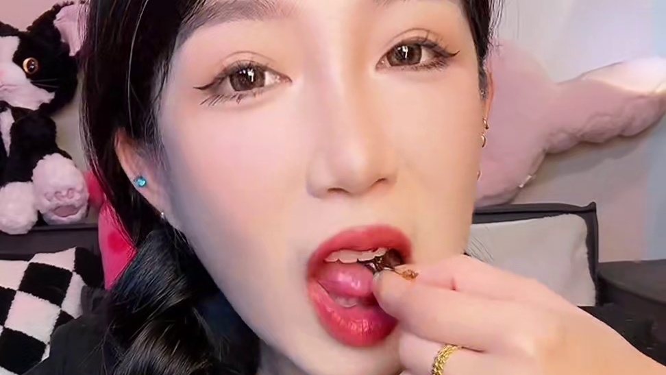 墙裂推荐！墙裂推荐！巨巨巨好吃！能吃辣的试试魔鬼辣 又辣又上头！太好吃了！口感有点像魔芋爽 不是那种