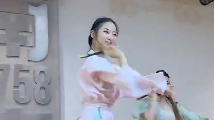 今日是个温柔的 #原创编舞 #戴萍编舞 #白鹿 #陆虎 
【紫钗记】