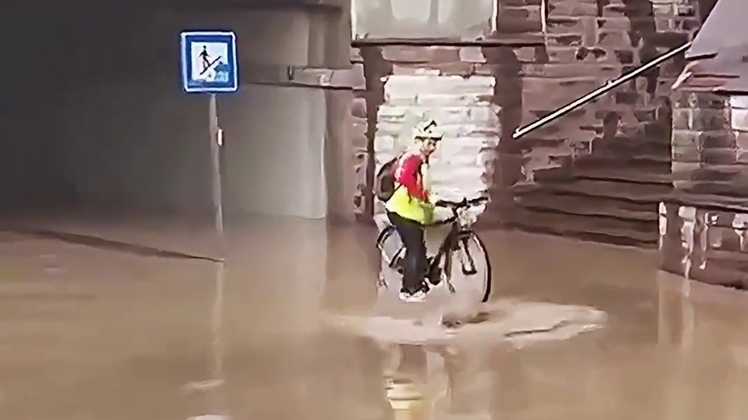 美女狂妄自大，下一秒悲剧了