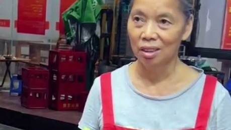 帅哥吃完6两还要加10碗爆辣！阿姨血亏2000块！ #螺蛳粉