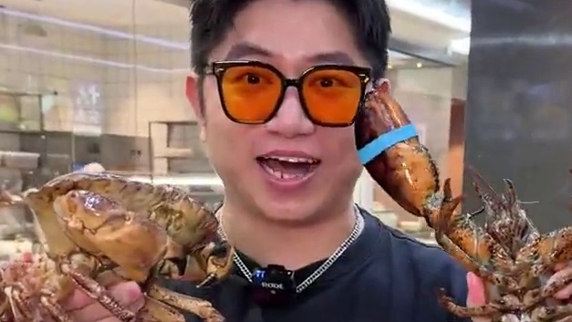 358就有一只波龙还有面包蟹！满满一大桌！翁梅附近的赶紧囤起来带家人一起来吃！#超划算逛吃指南 #海