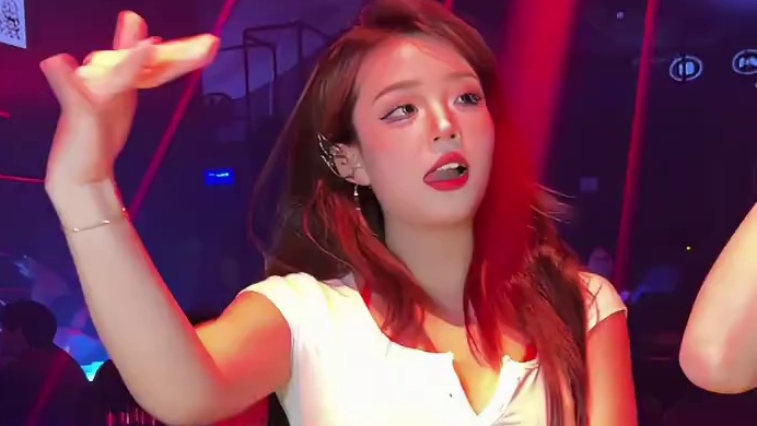 在郑州见世面了朋友们！！ #郑州夜生活有多快乐 #聽TingLiveShow #liveshow音乐