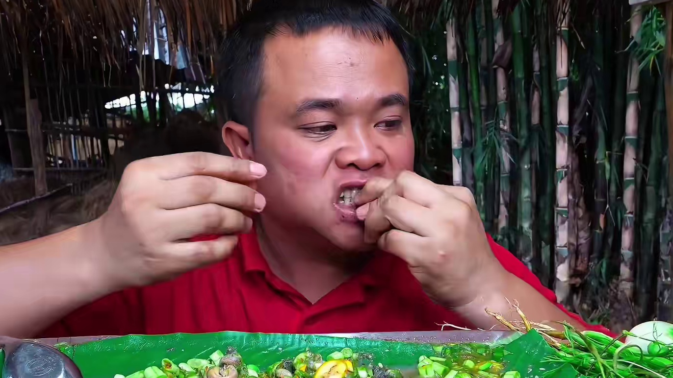 泰式螺丝炖浒苔野生小苦果子软烂木蝴蝶☘️ #泰国美食 #泰国特色#泰国大叔#泰国农家菜#泰国生活