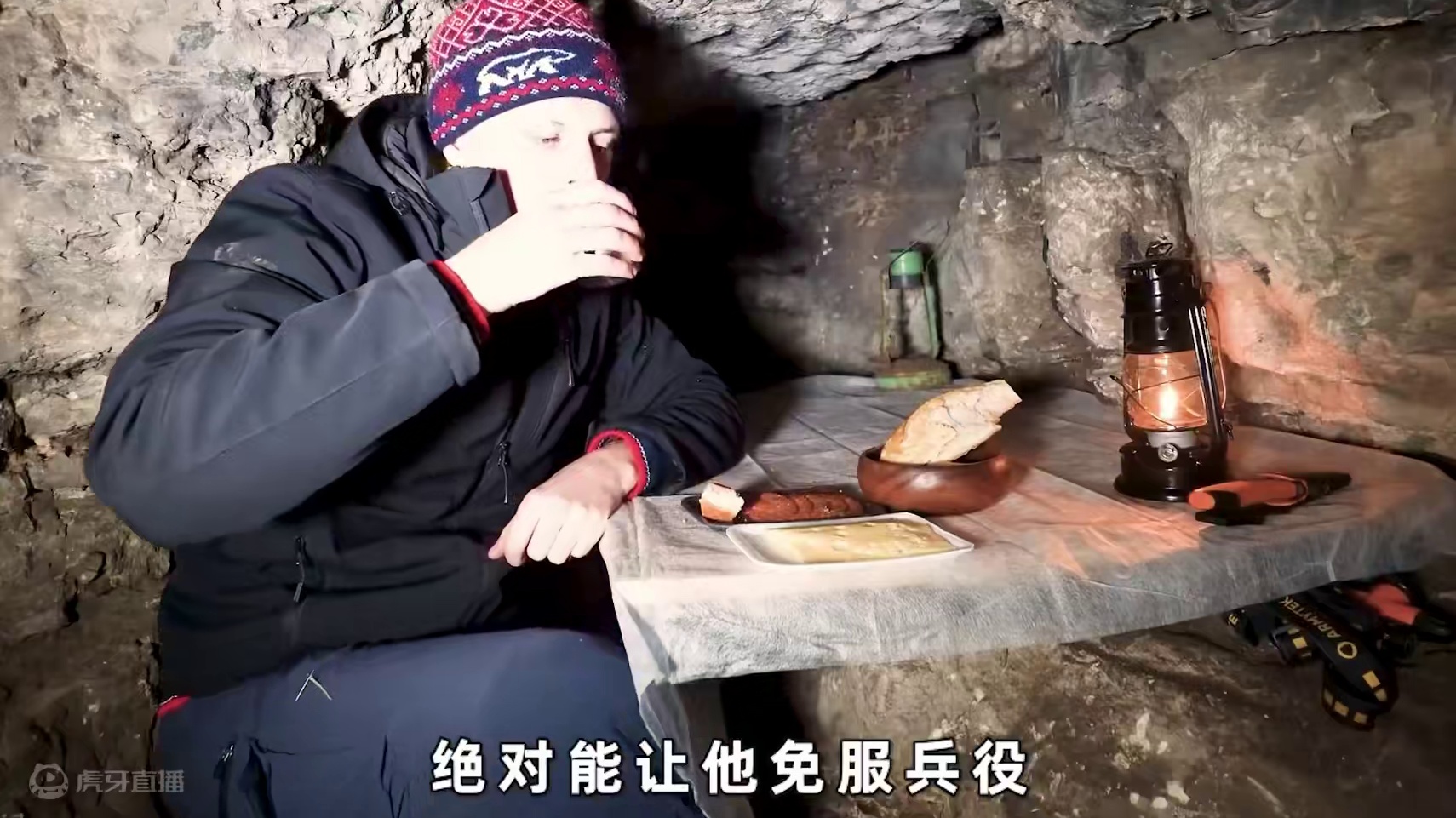 大雪之下的庇护所，谁来也发现不了 #荒野建造 #野外露营 #户外生活