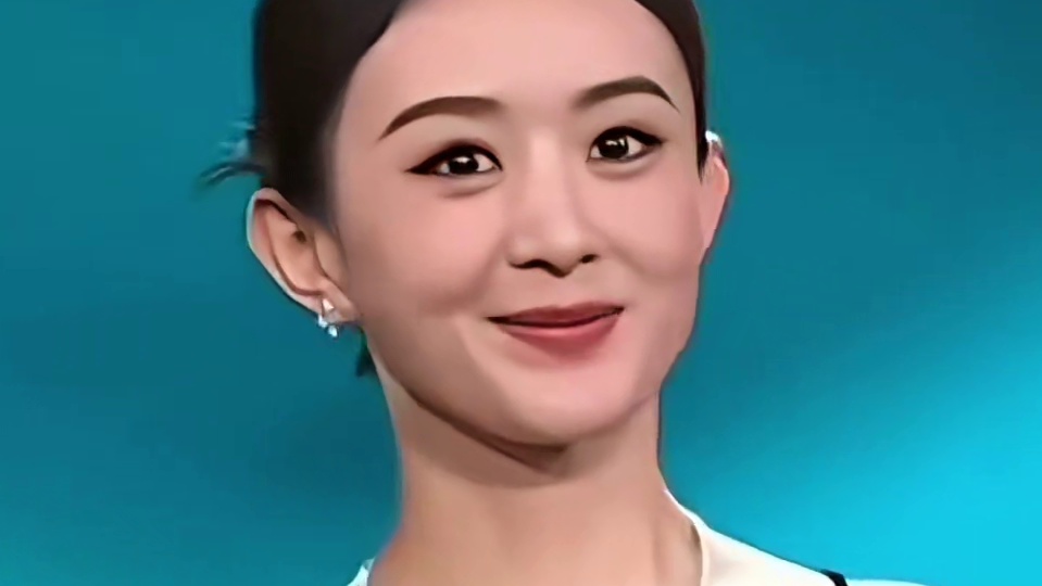 她塑造角色，角色书写她的故事