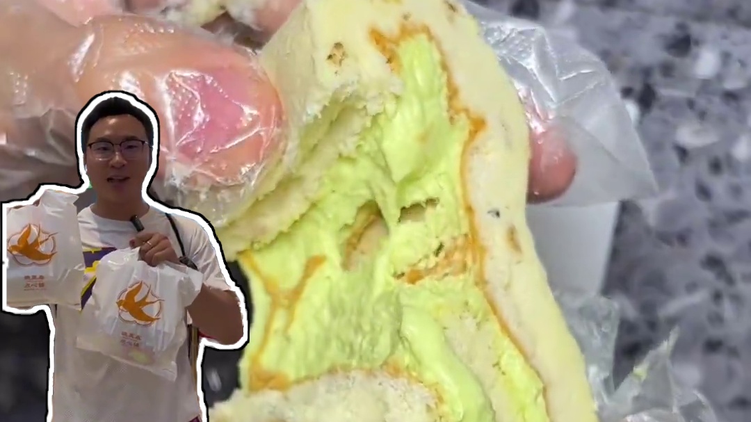 惊呆了，排队王桃里巷又上新啦，桂花龙井泡芙和茶韵卷吃起来!!#桃里巷现制糕点 #好吃到停不下来 #下