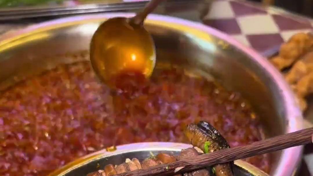 成都串串已经进化到我不敢相认的程度了！ #谁懂这一口的好吃程度 #晒美食是对平凡生活的热爱 #那些尝