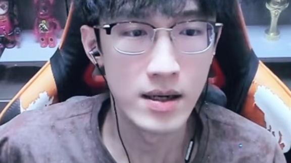 不是哥们？你这衣服也太装了吧！ 