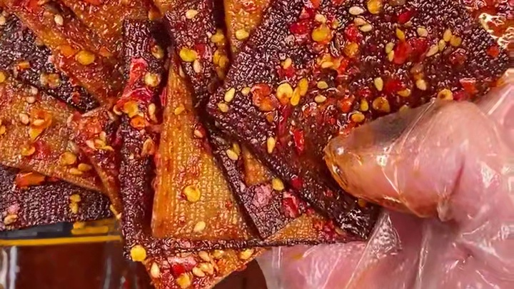 爱吃千张的宝子一定要尝尝这个香辣大千张，豆香四溢真的巨好吃#好吃到停不下来 #零食推荐 #无辣不欢