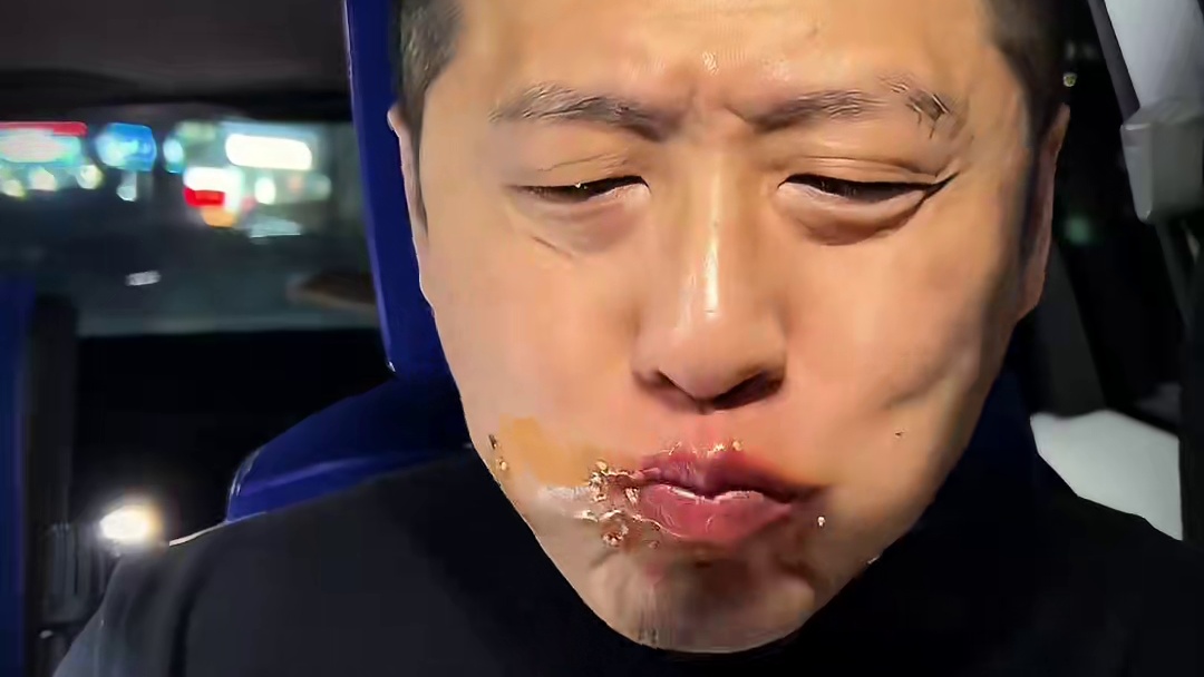 深夜北京烤鸭快乐水嘎嘎香 #北京烤鸭 #深夜放毒 #大口吃肉 #妈呀太香了