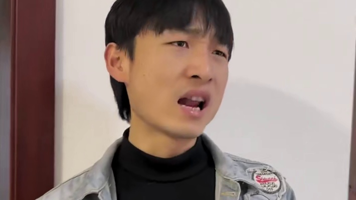 续集来了 接下来红毛的大哥阿龙上场又会发生什么呢 敬请期待…