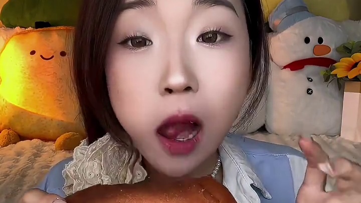 姐妹们奶酪松松欧包回来了！这次配料升级 不添加防腐剂
到手10个！
红丝绒：一个是100g 284大