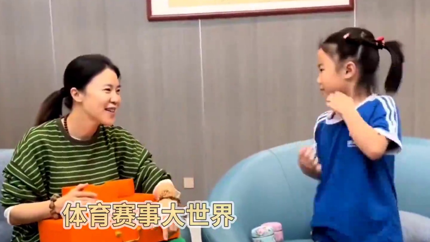 孙颖莎化身莎指导上线！做客教王楠女儿打球#孙颖莎 #王楠 #王楠女儿笑笑 #孙颖莎指导王楠女儿 #了