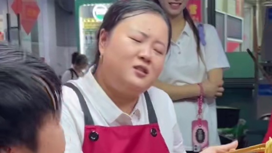 上海帅哥带着怨气来挑战重庆小妹！#螺蛳粉