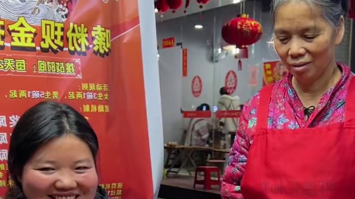 重量级选手专程挑战阿姨的螺蛳粉~你觉得他能挑战成功吗？#螺蛳粉