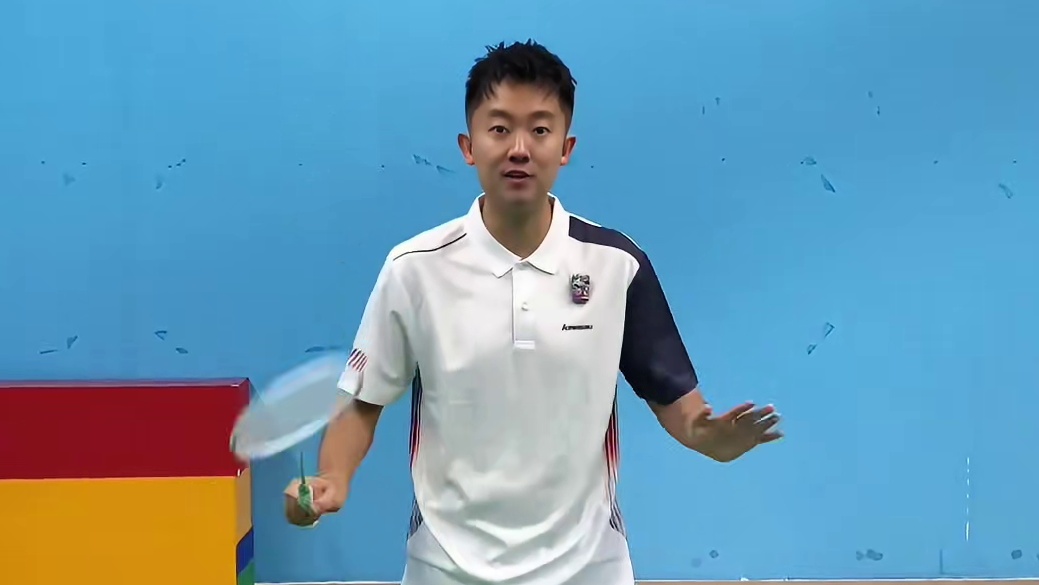 羽毛球后场蹬转动作总是不协调？掌握腰部与髋关节配合是关键！