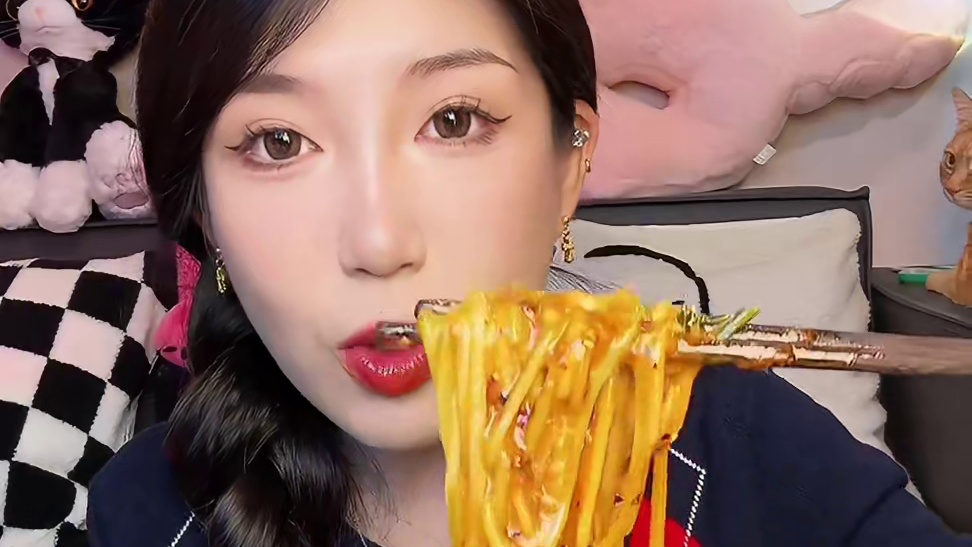 李海龙麻辣烫来啦 好吃量大！黏黏糊糊太香啦 #黏糊麻辣烫 #黏糊麻辣烫太好吃了 #李海龙麻辣烫#谁懂