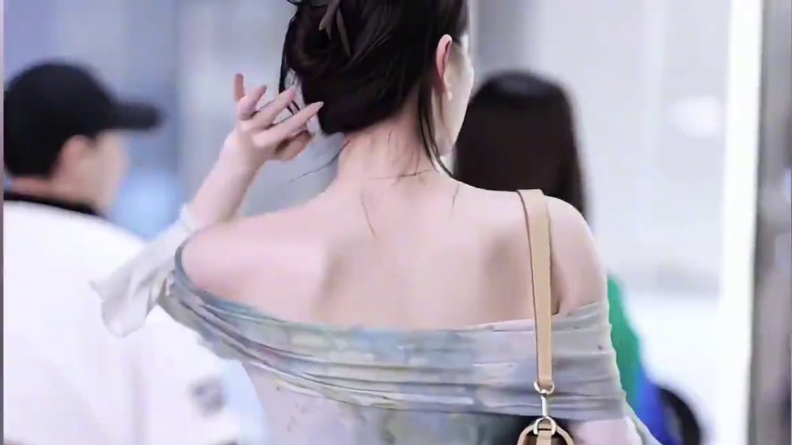 富二代伍公子租车发生车祸，结果跑路去了非洲…#伍公子 #超跑 #开车