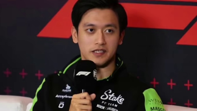 来嗑一口1624 #2024F1墨西哥城大奖赛 周四媒体发布会，小周和乐扣聊什么呢聊得这么开心～#周