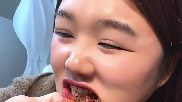 湖南的鸭翅真的是绝了！又香又辣，鲜卤和炭烤香香辣辣特别入味#香辣鸭翅 #好吃到停不下来 #零食推荐