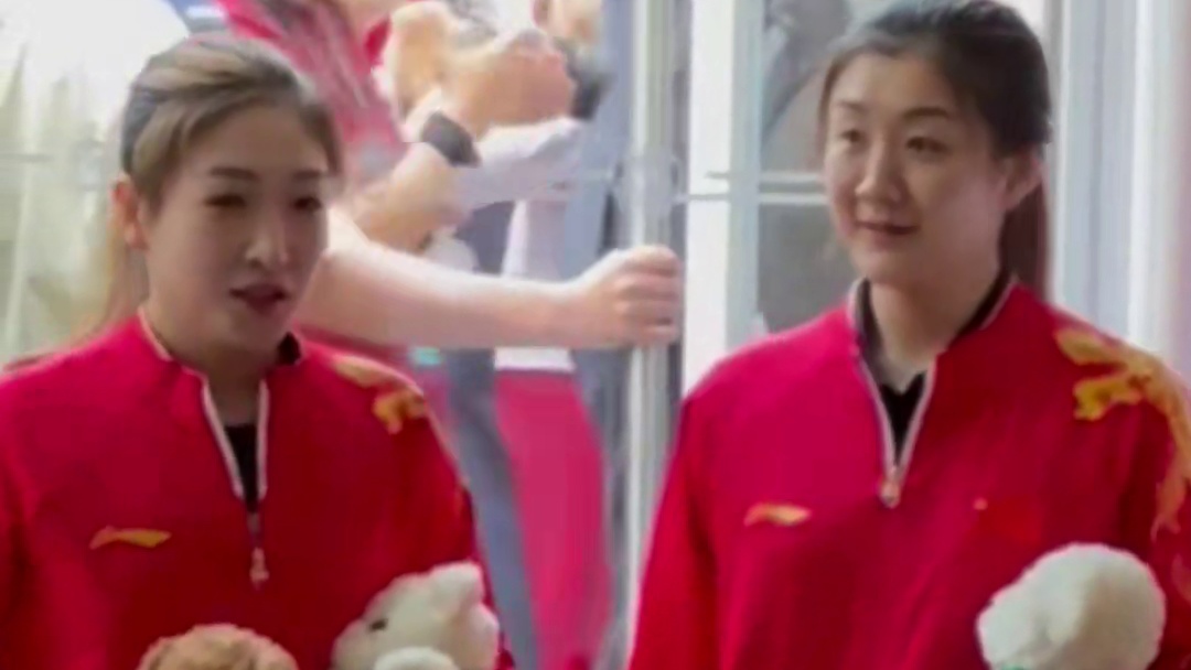 运动健儿们澳门之旅玩得很开心，婵宝大秀球技，小枣笑容洋溢