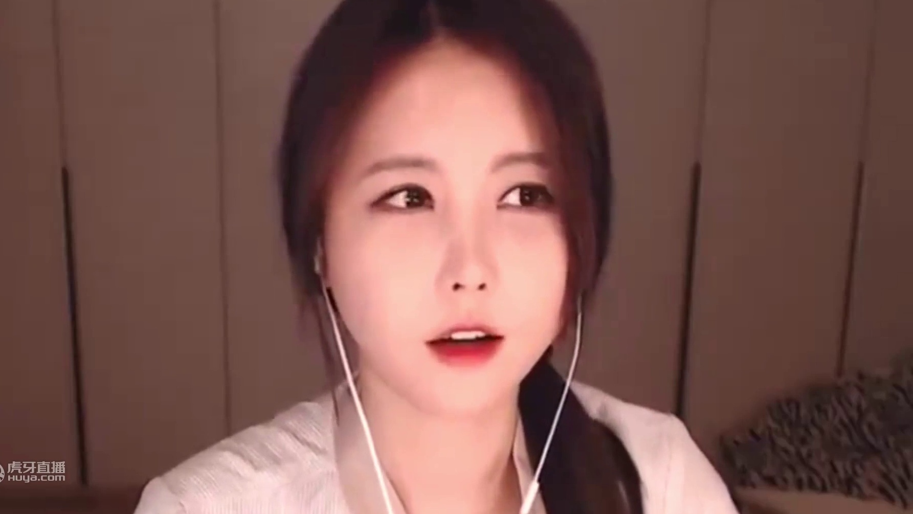 【助眠】小姐姐助眠，耳边轻语，触发音助眠