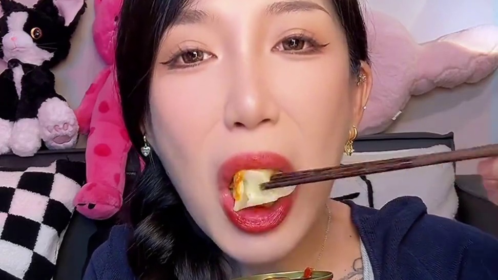 好吃！微辣的！！不会特别咸，拌面拌米饭蘸馒头都特别好吃！！10罐酱还加10袋旅行装哦 特别合适！ #