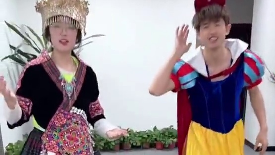 挑战不同身份吃一天 #办公室游戏 #哈哈哈哈哈哈我要笑死了 #看完不笑算我输