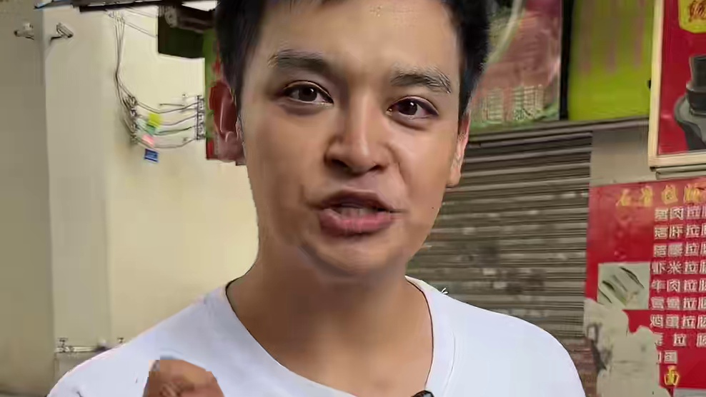 8.5块的猪扒汉堡里面是真的猪扒！广州人的童年回忆也是被我找到了，我申请当广东省饭课代表！#各省童年