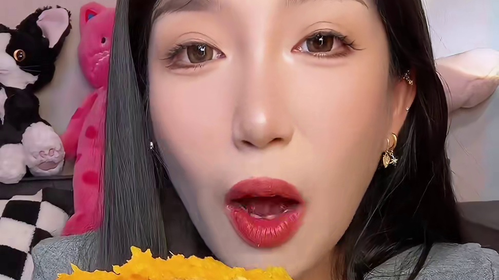 专为烤而生的烟薯25号 嘎嘎甜 个个流油 软软糯糯巨好吃！冬天就要吃烤红薯啊 没有筋没有丝 品质真的