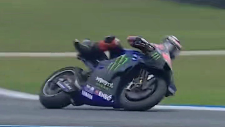 夸子用手肘硬生生把车给顶起来了#motogp #motogp赛事